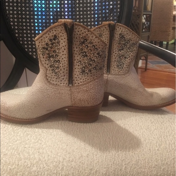 Frye Deborah Sandy Short Boot - Picture 2 of 3